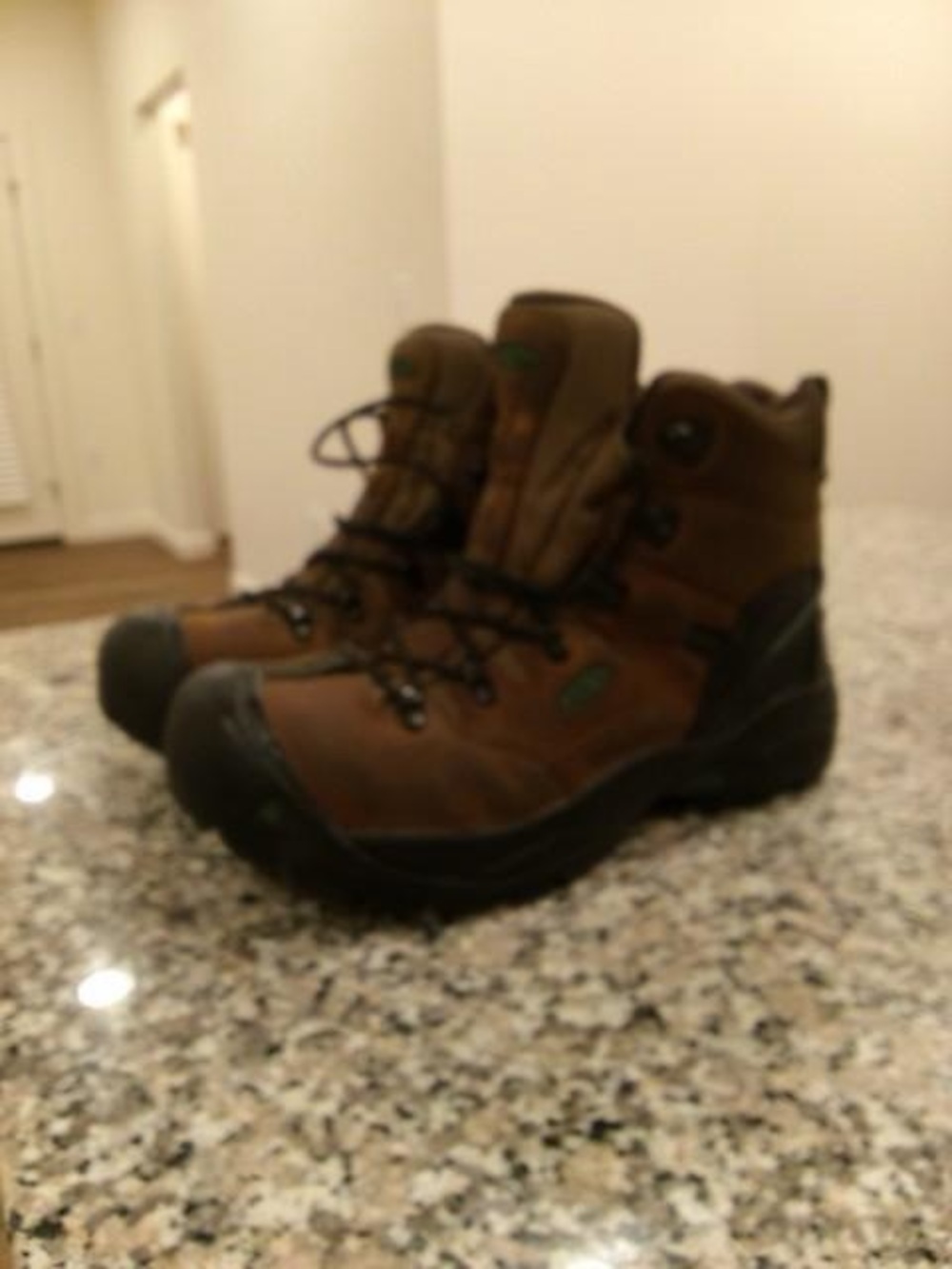 Keen Men's Brown Leather Waterproof Hiking Boots - Picture 6 of 8